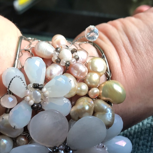 Anthropologie flowers bracelet cuff with pearls - Picture 4 of 12